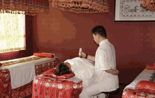 国艾堂艾灸养生馆